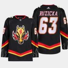 Adam Ruzicka #63 Calgary Flames Black Jersey 2022-23 Blasty Alternate Primegreen